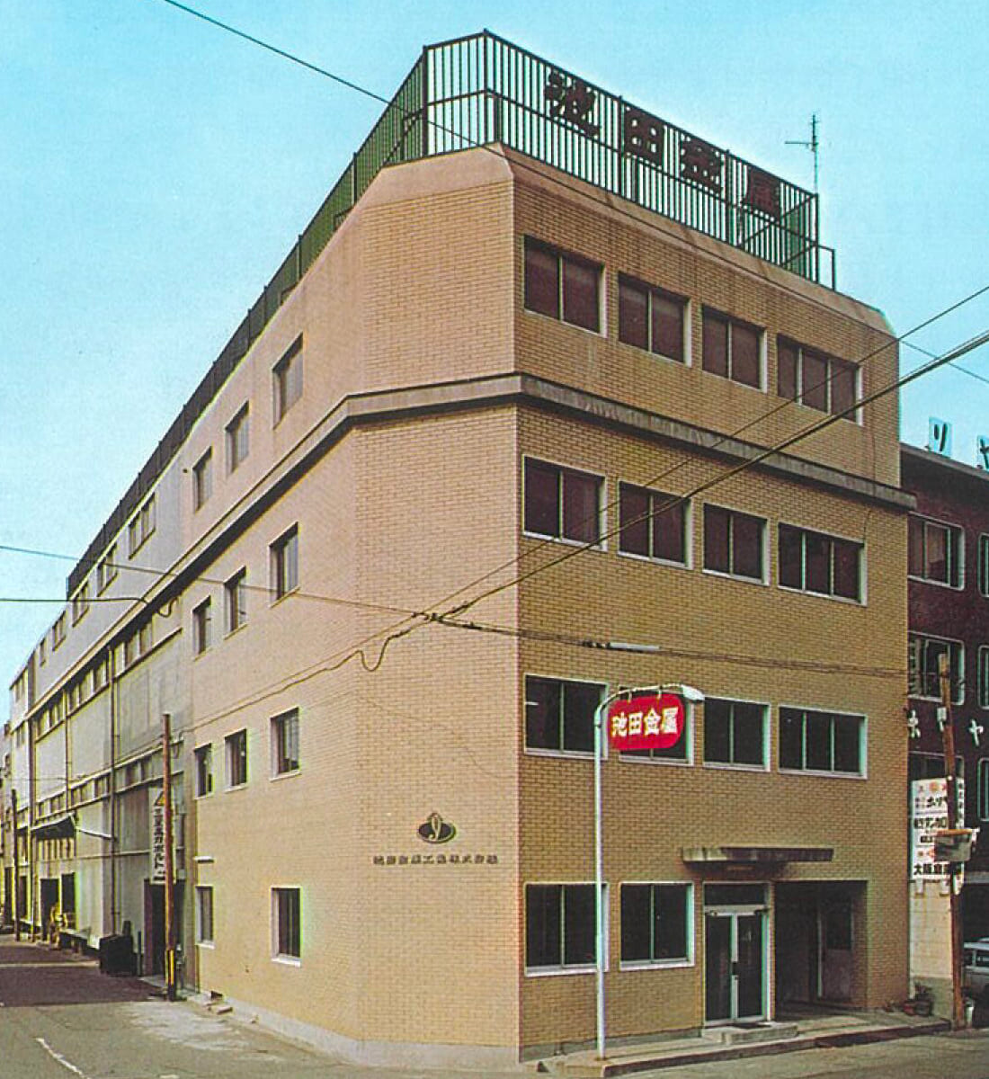 本社外観の写真